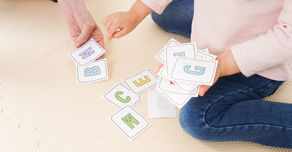 Πώς θα βοηθήσω το παιδί μου να εξοικειωθεί με την Αλφαβήτα